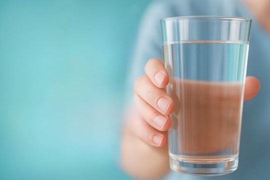 Uống nhiều nước nhưng vẫn bị sỏi thận: Lý do nằm ở 3 sai lầm ít ai ngờ đến