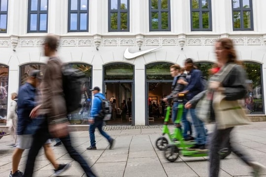 S&P 500 lập đỉnh mới, Nike bứt phá 15%, Coinbase và Palantir lao dốc trong ngày chứng khoán Mỹ nhích nhẹ