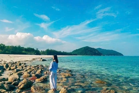 Có một bãi biển nghe tên đã thấy yêu, đẹp như tranh thủy mặc, chỉ cách Hà Nội một giấc ngủ trưa cuối tuần