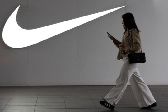 Nike tính chuyện tăng giá sản phẩm giày dép