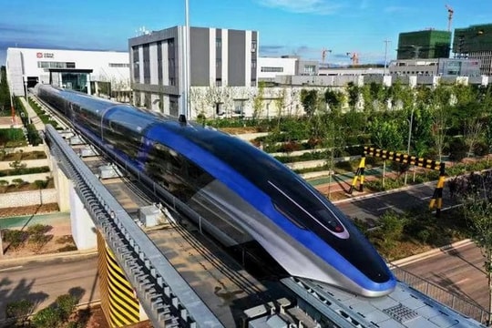Tàu cao tốc Trung Quốc nhưng công nghệ Đức, vận tốc tới 500 km/h, chạy 30 km chỉ trong 7 phút, chưa quốc gia nào khác có