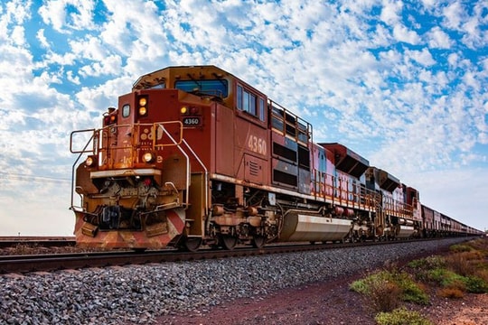 Đã từng có đoàn tàu đường sắt dài 7km, gồm gần 700 toa, chở 82.000 tấn hàng và chỉ cần 1 người lái chính