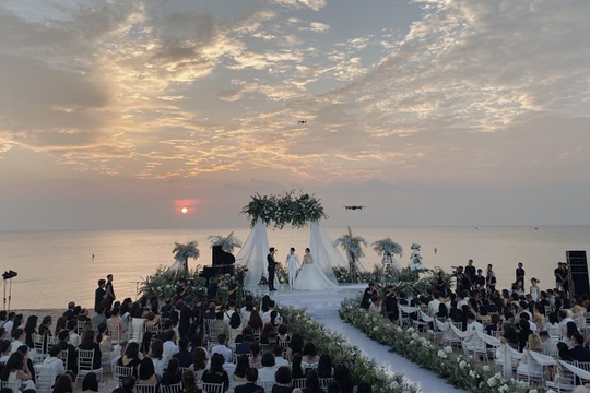 Ngưỡng mộ trước khối tài sản của "cặp đôi vàng" showbiz Việt: Biệt thự 15 tỷ, siêu xe hàng chục tỷ