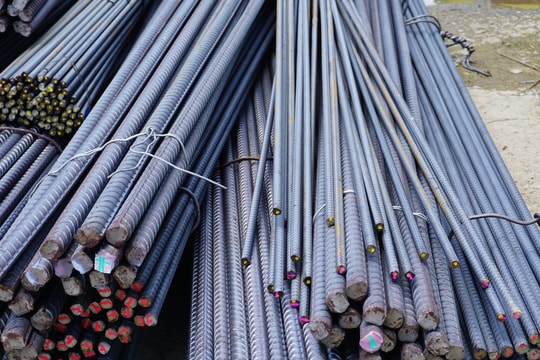 Giá thép hôm nay 27/10/2025: Giảm do nhu cầu Trung Quốc suy yếu, EU đẩy mạnh chính sách bảo hộ