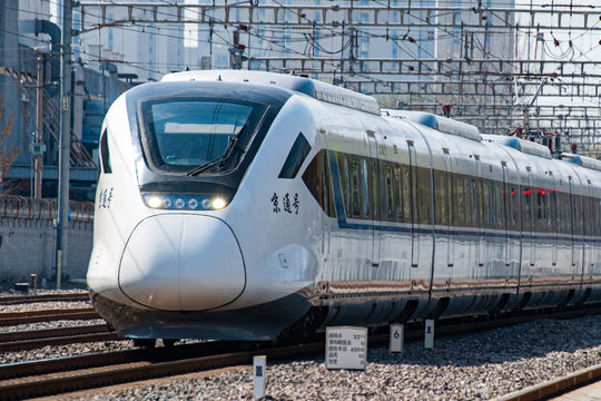 Tốn gần 600.000 tỷ đồng và 6 năm xây dựng, tuyến đường sắt cao tốc này của Trung Quốc vẫn đặt ra câu hỏi lớn về hiệu quả