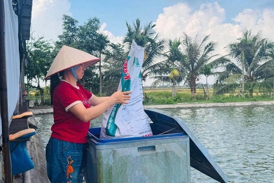 Quyết không cam chịu cái nghèo, nông dân Hải Dương (cũ) áp dụng công nghệ, tạo nên mô hình đặc biệt, thu về cả nửa tỷ đồng mỗi năm