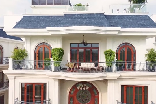 Nữ danh hài sở hữu bất động sản khắp ba miền và biệt thự view sông 300 tỷ: Phong cách sống khiến cả showbiz yêu mến