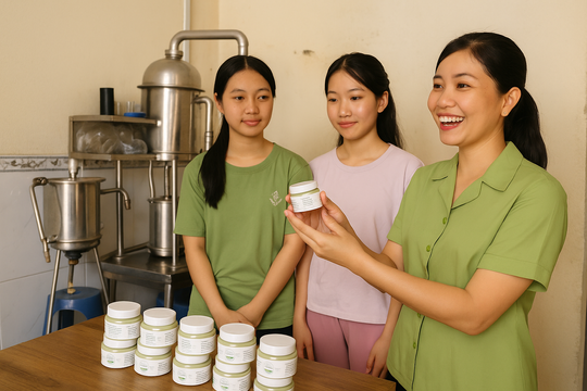 Cô giáo trẻ khởi nghiệp thành công cùng học trò… chỉ từ một lần chia sẻ rất đời thường