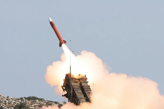 Hàng loạt vũ khí máy bay tiêm kích, tên lửa Patriot bị ngừng chuyển giao vì lý do cố hữu