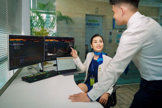 Một nhà băng có chủ tịch "hot" trên mạng xã hội, sở hữu 7,5 triệu khách hàng cá nhân, trả lương nhân viên gần nửa tỷ đồng/năm