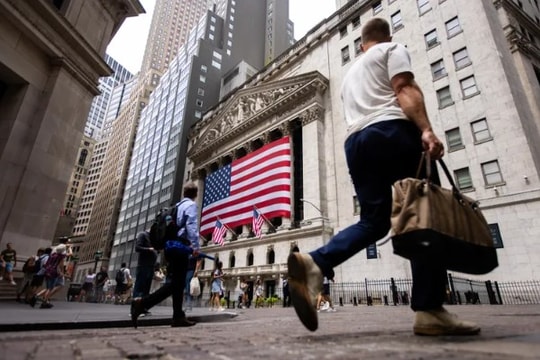 S&P 500 lập đỉnh lần thứ ba trong tuần, cổ phiếu năng lượng mặt trời dẫn sóng