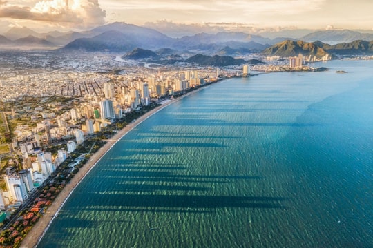 Sau sáp nhập, đây là tỉnh có đường bờ biển dài nhất Việt Nam, hướng tới thành phố trực thuộc Trung ương