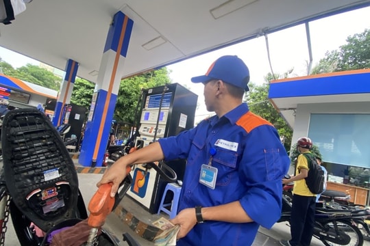 Giá xăng dầu hôm nay 2/8/2025: Giảm mạnh cuối tuần