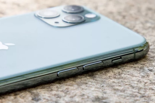 Chiếc iPhone 3 mắt từng khiến cả thế giới phát cuồng nay giá chưa tới 6 triệu