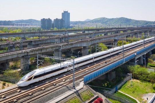 Tuyến đường sắt cao tốc dài nhất thế giới, chạy 2.300km chỉ mất 7 tiếng, là một trong những chiến tích thành công nhất của Trung Quốc