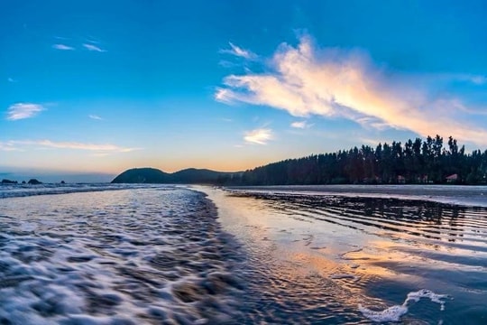 Bãi biển có view “bạc tỷ” chỉ cách Hà Nội vài giờ, đẹp như thiên đường mà ít người biết tới