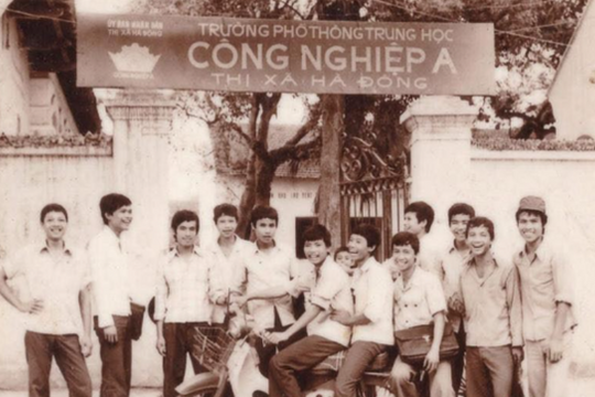 Phụ huynh ngỡ ngàng với ngôi trường từng "vừa học vừa làm", giờ đứng đầu bảng điểm chuẩn lớp 10 Hà Nội 2025