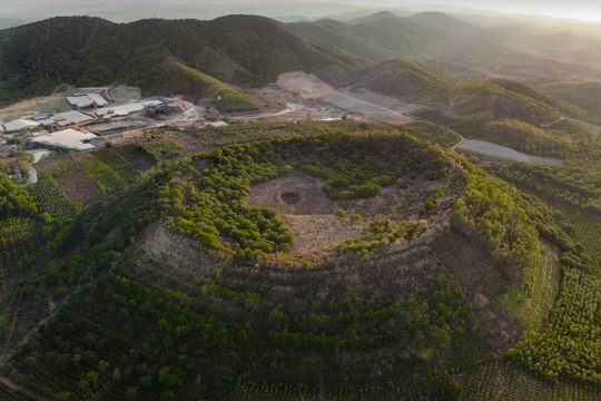 Tỉnh lớn nhất cả nước sau sáp nhập giấu 5 miệng núi lửa kỳ vĩ, đẹp như phim viễn tưởng