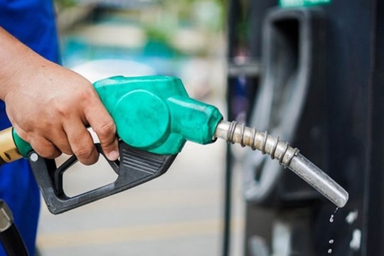 Giá xăng dầu hôm nay 30/10: Tăng mạnh, có loại tăng hơn 1.300 đồng/lít