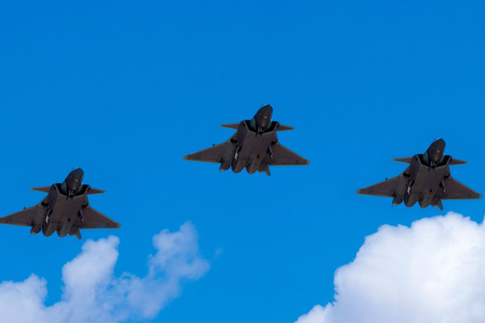 Tiêm kích J-20 Trung Quốc hợp luyện, sẵn sàng trình diễn trong lễ duyệt binh tháng 9