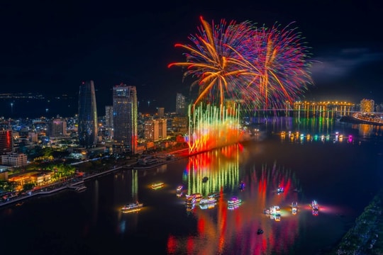 Sông Hàn rực sáng, Tùng Dương, Mỹ Tâm, Hương Tràm cùng loạt sao đổ bộ đêm chung kết DIFF 2025