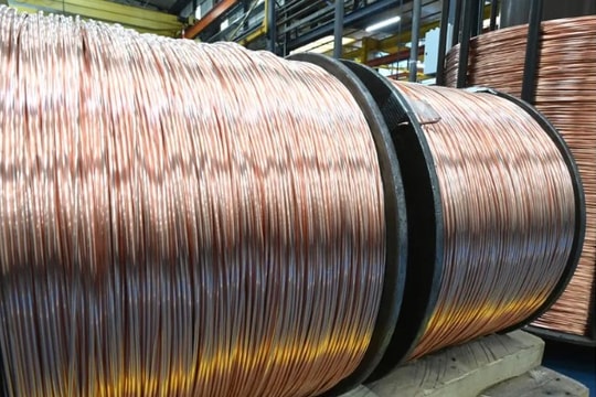 Phố Wall trái chiều, cổ phiếu FICO lao dốc mạnh, Moderna dẫn đầu đà tăng