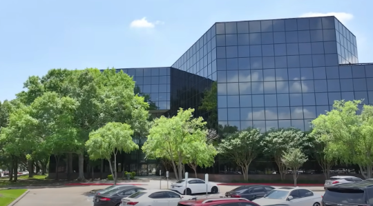 Triệu phú họ Phạm tiết lộ "mẹo" đầu tư ở Mỹ: Tậu cao ốc nghìn tỷ dễ như đi chợ, giá chỉ bằng phần móng