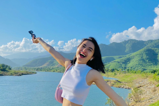 Bỏ đại học, khởi nghiệp từ con số 0, cô gái trẻ vẫn thành công với sự lựa chọn của riêng, chạm đỉnh thu nhập 9 con số