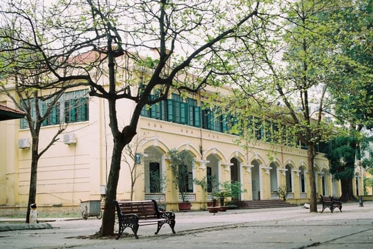 Trường học ven Hồ Tây đẹp như phim cổ điển Pháp: Học phí chỉ từ 1 triệu/tháng nhưng chất lượng đỉnh cao