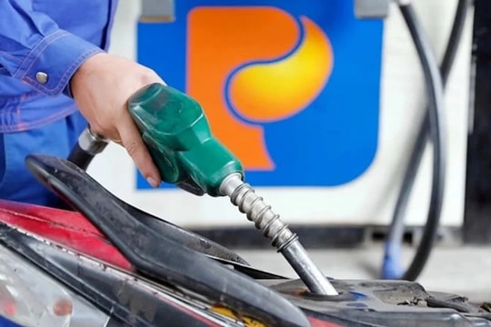 Giá xăng dầu hôm nay 31/10/2025: Bất ngờ đảo chiều, giới đầu tư thận trọng