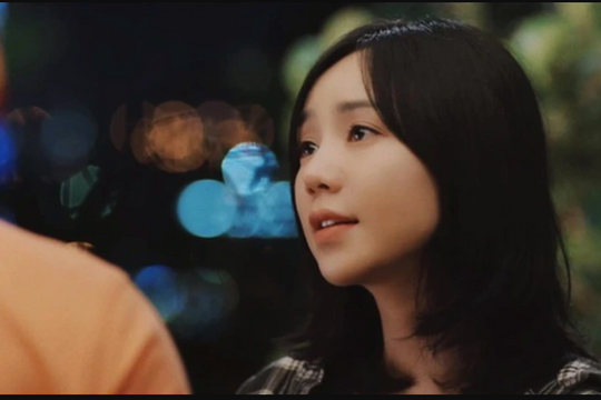 Mỹ nhân "vũ trụ VFC" khiến fan bất ngờ vì độ giàu có: Phong cách sống thanh lịch, xế hộp bạc tỷ, nhà tiền tỷ