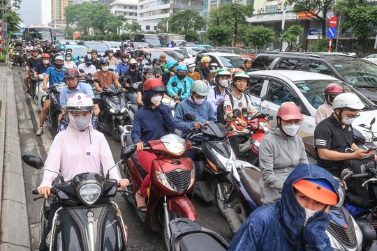 Thành phố Hà Nội thực hiện lộ trình cấm xe máy xăng trong Vành đai 1 từ tháng 7/2026