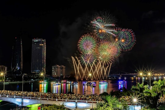 Lượng khách bất ngờ tăng mạnh, sân bay Đà Nẵng “nóng rực” trước đêm chung kết DIFF 2025