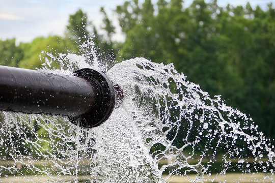 Lãi đậm dù kinh doanh chính sa sút, đại gia ngành nước sống khỏe nhờ cổ tức từ ‘người thân’