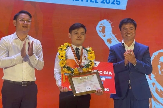 Nam sinh Ninh Bình vô địch tin học văn phòng Việt Nam, chuẩn bị sang Mỹ tranh tài tại chung kết thế giới
