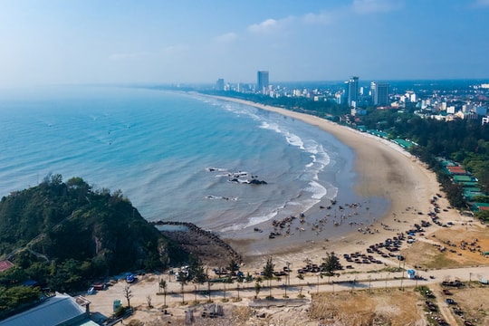 Du lịch xanh cùng xe điện VinFast VF5: Từ Hà Nội đến miền biển đẹp nhất miền Trung chỉ sau 1 lần sạc