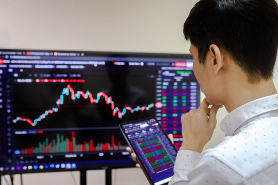 ACBS ưu tiên cổ phiếu ổn định trong nửa cuối 2025, cảnh báo rủi ro từ chính sách thuế Mỹ