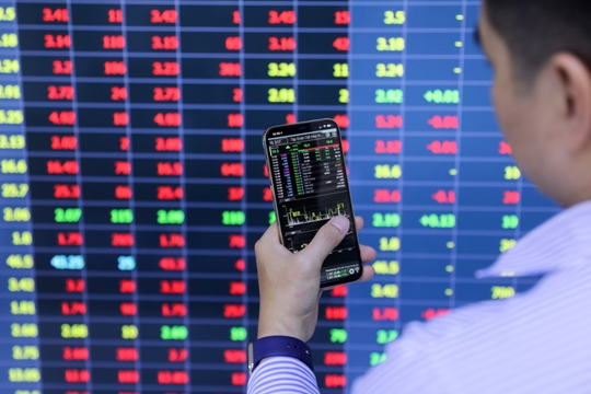 Kịch bản phiên chiều 14/7: Duy trì đà tăng hay hạ nhiệt chốt lời?