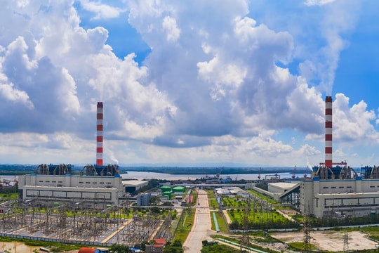 Doanh nghiệp điện đầu tiên báo lãi sụt giảm