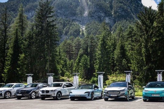 Một quốc gia châu Âu gần như "xóa bỏ" xe xăng, 94% mua mới là xe điện, đi đâu cũng có trạm sạc