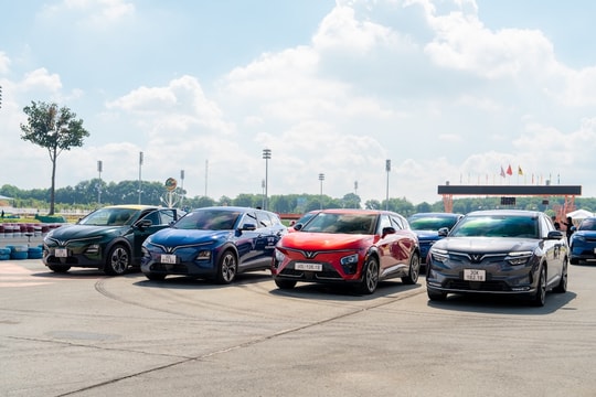 Một chỗ đỗ xe ôtô điện ở Hà Nội có giá 499 triệu đồng