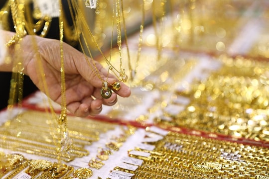 Dự báo giá vàng ngày mai 17/7: Vàng vừa giảm mạnh, nhưng đây mới là điều giới đầu tư đang chờ