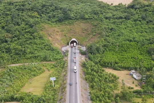 Hầm xuyên núi Hoành Sơn chính thức khoan thông, vượt tiến độ 1 tháng