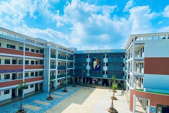 Ngôi trường trẻ "gây bão" Hà Nội: Học phí chỉ hơn 100.000 đồng/tháng, có lớp 100% đỗ chuyên