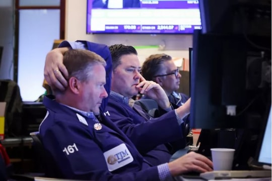 Chứng khoán Mỹ đi lên giữa lo ngại chính sách, Johnson & Johnson và nhóm tài chính bứt phá