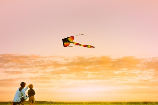 Cổ phiếu bất động sản dẫn sóng, chứng khoán tiếp đà bay cao