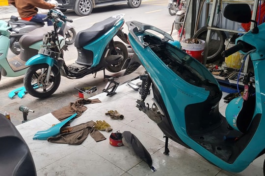 Hà Nội chuẩn bị cấm xe xăng, nhiều người thức thời chuyển hướng học nghề sửa xe điện