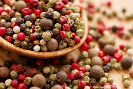 Dự báo giá tiêu ngày 19/7: Có trụ vững mức 140.000 đồng/kg hay không?