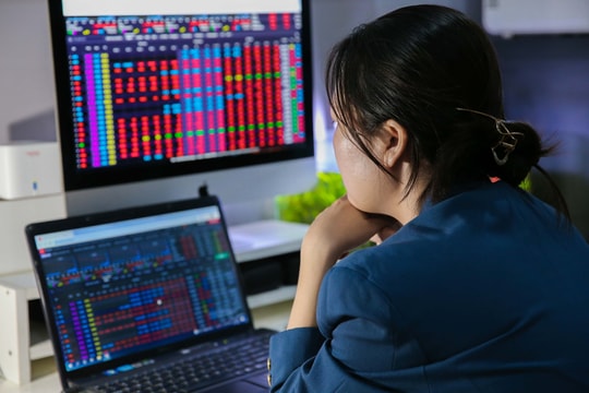 VN-Index lùi nhẹ dưới áp lực điều chỉnh, nhóm VN30 đồng loạt suy yếu