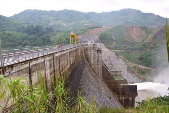 Lãi tăng vọt, không nợ vay, doanh nghiệp thủy điện làm ngay một việc khiến cổ đông ‘mát lòng’